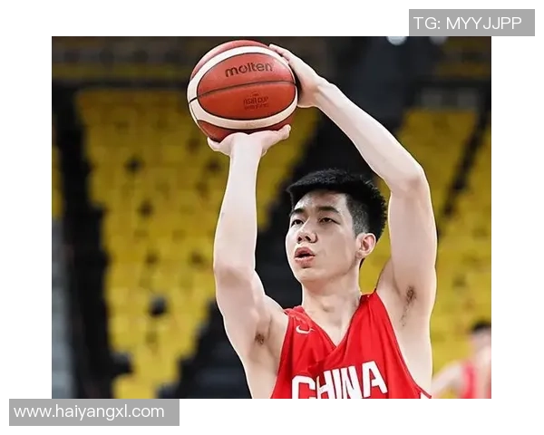 足球明星助力中国男篮崛起新篇章展现体育跨界合作新风尚